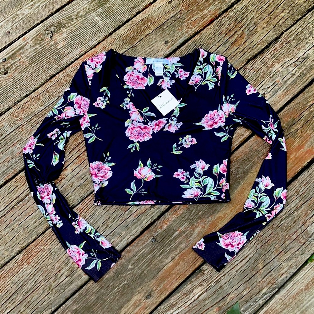 🆕 NWT ReVamped Brand Dark Floral Soft Cropped Cottagecore V Neck long sleeve Top